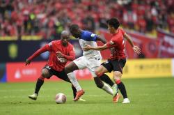 雷速体育app-中超球队前锋连续破门，蝉联本赛季射手榜之首