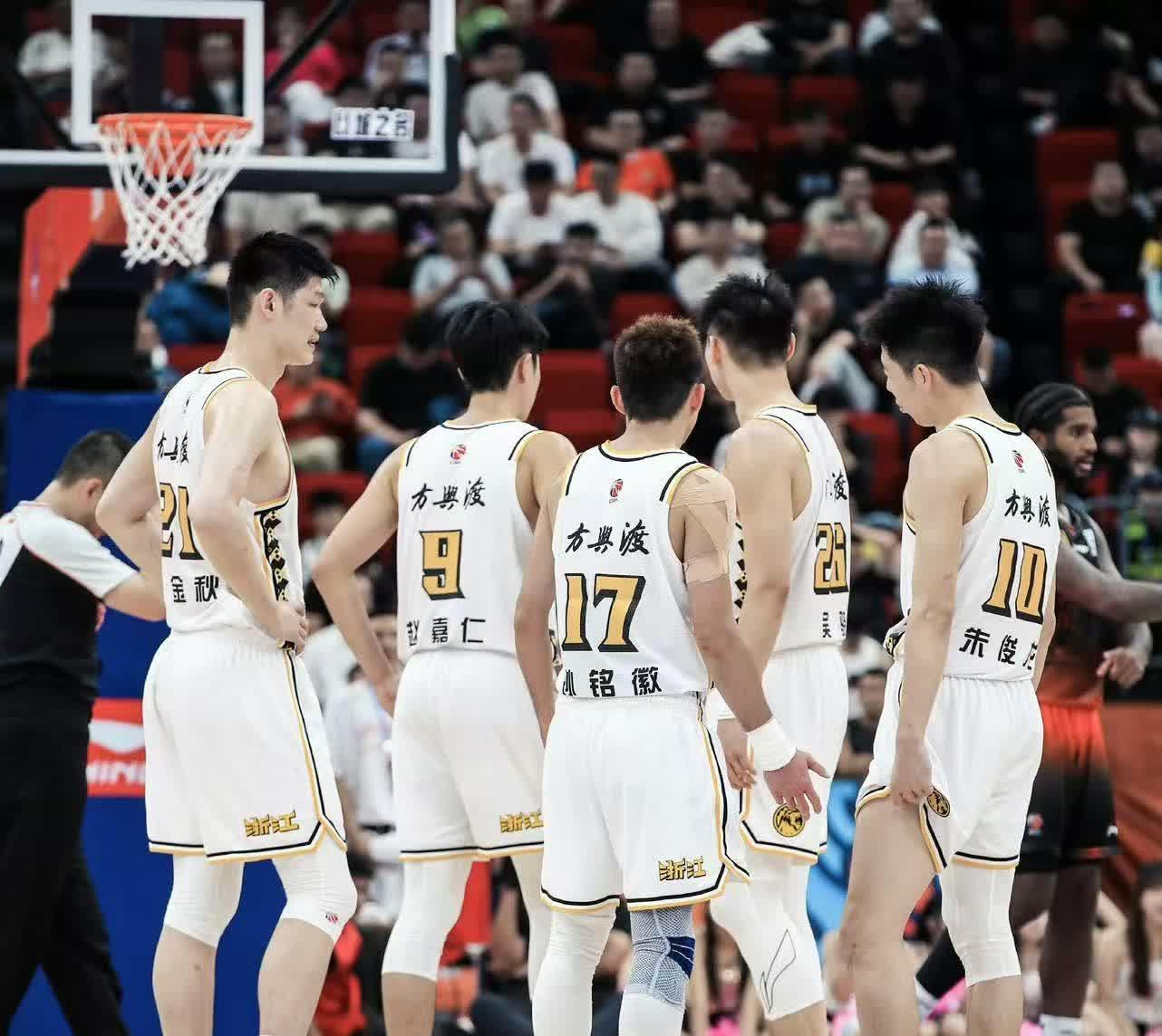 CBA夺冠热门队伍实力逐渐显露！