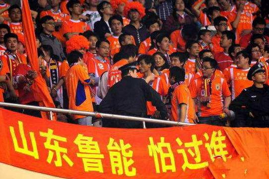 包含尼斯士气大振，赢得关键胜利的词条