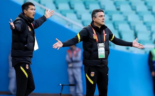 西班牙队轻松获胜,实现小组出线目标 西班牙队轻松获胜,实现小组出线目标