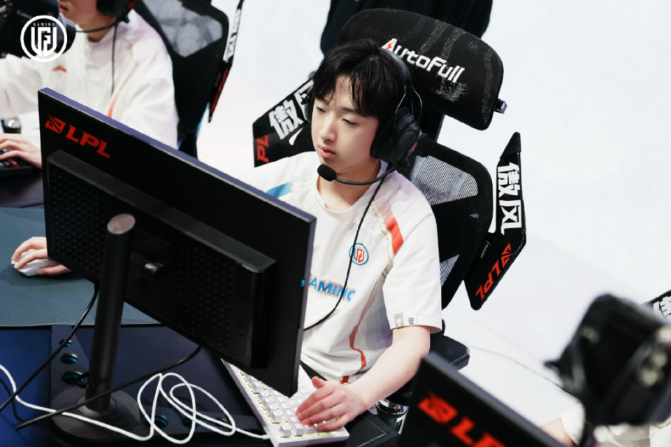 关于EDG血洗FNC,Deft单局斩获MVP峡谷大战四强赛,留下经典瞬间的信息 关于EDG血洗FNC,Deft单局斩获MVP峡谷大战四强赛,留下经典瞬间的信息