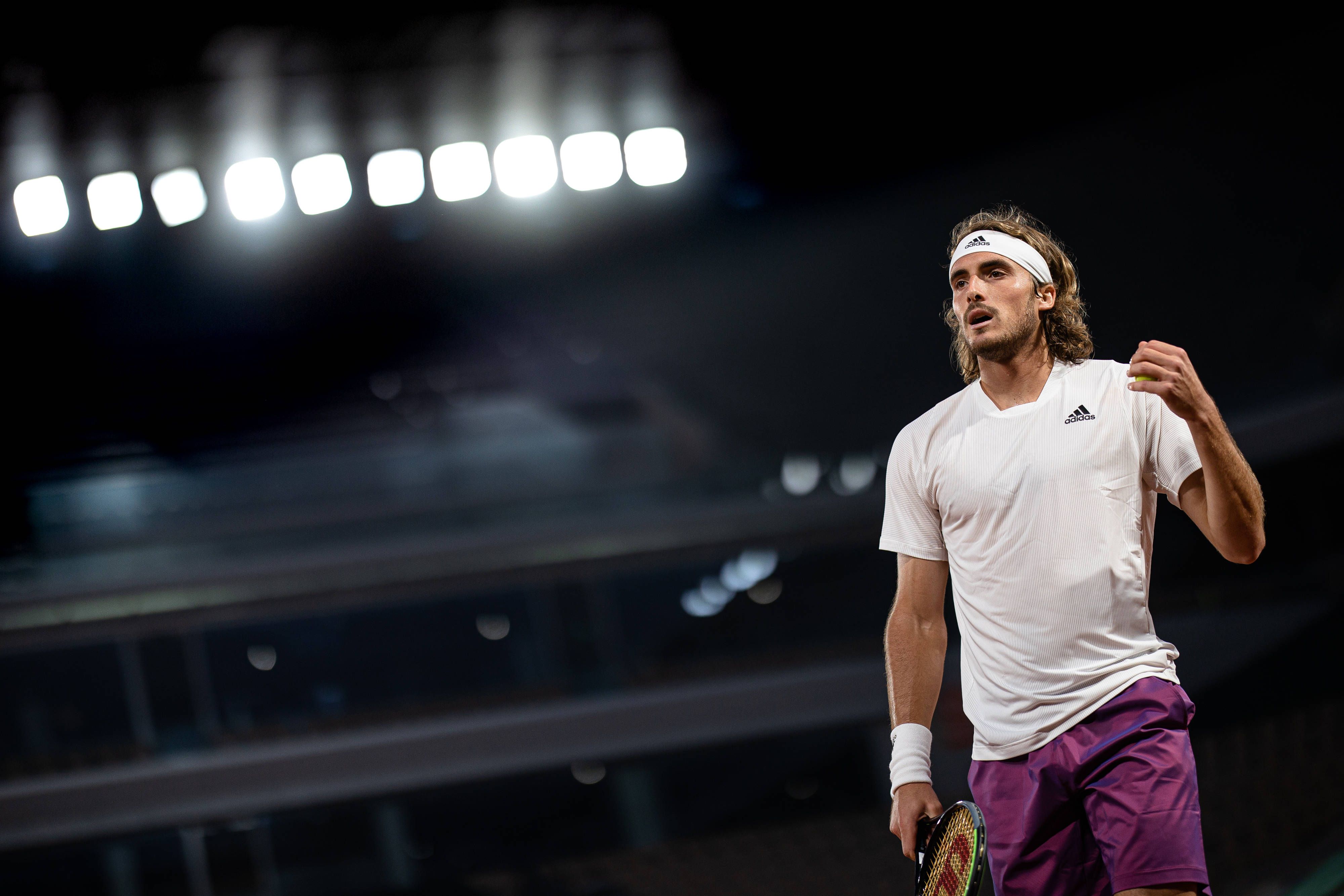 意大利网球队险胜德国网球队，西西帕斯完成帽子戏法的简单介绍