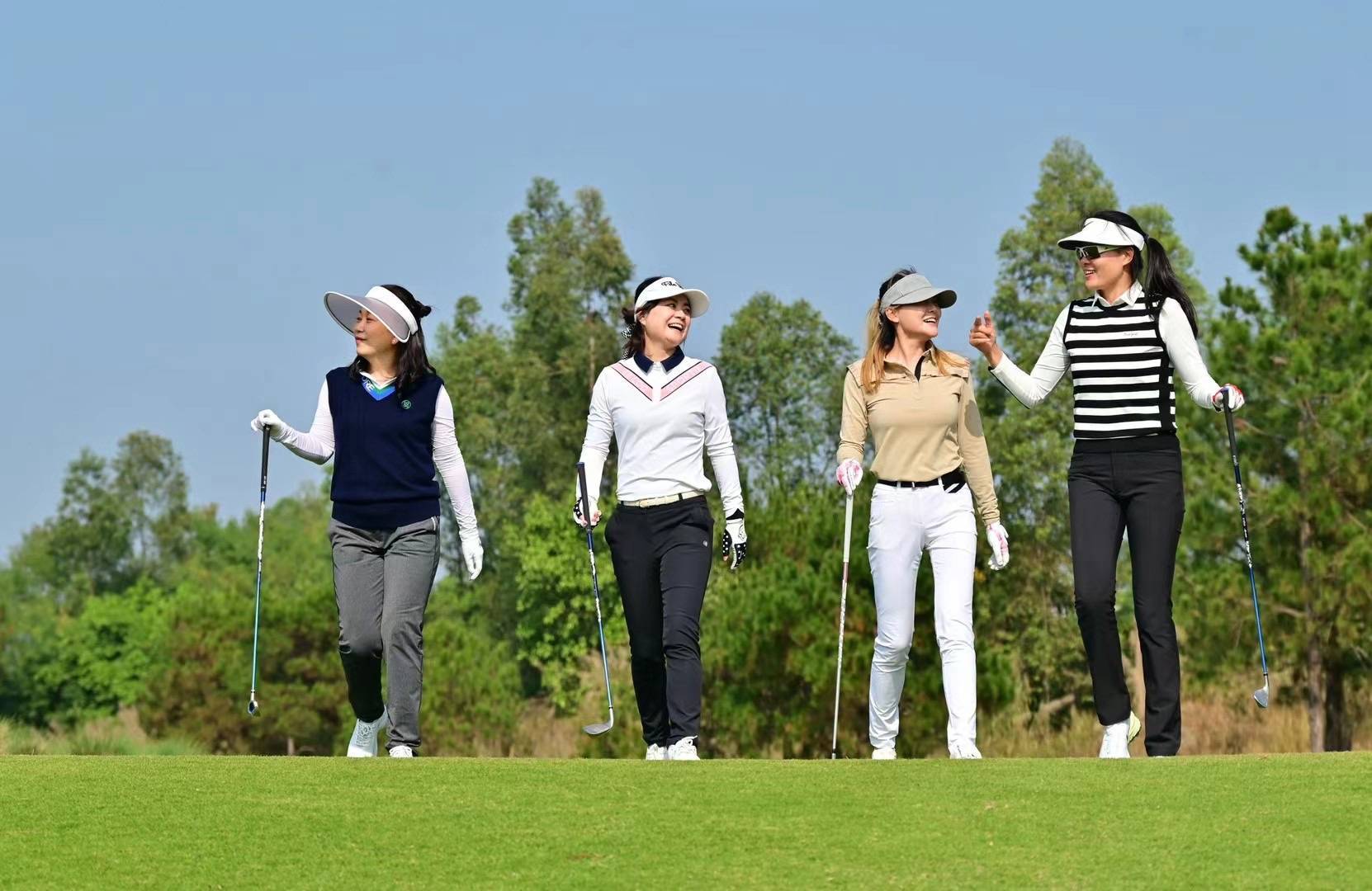 包含场面火爆!高尔夫观众席沸腾不已的词条 包含场面火爆!高尔夫观众席沸腾不已的词条