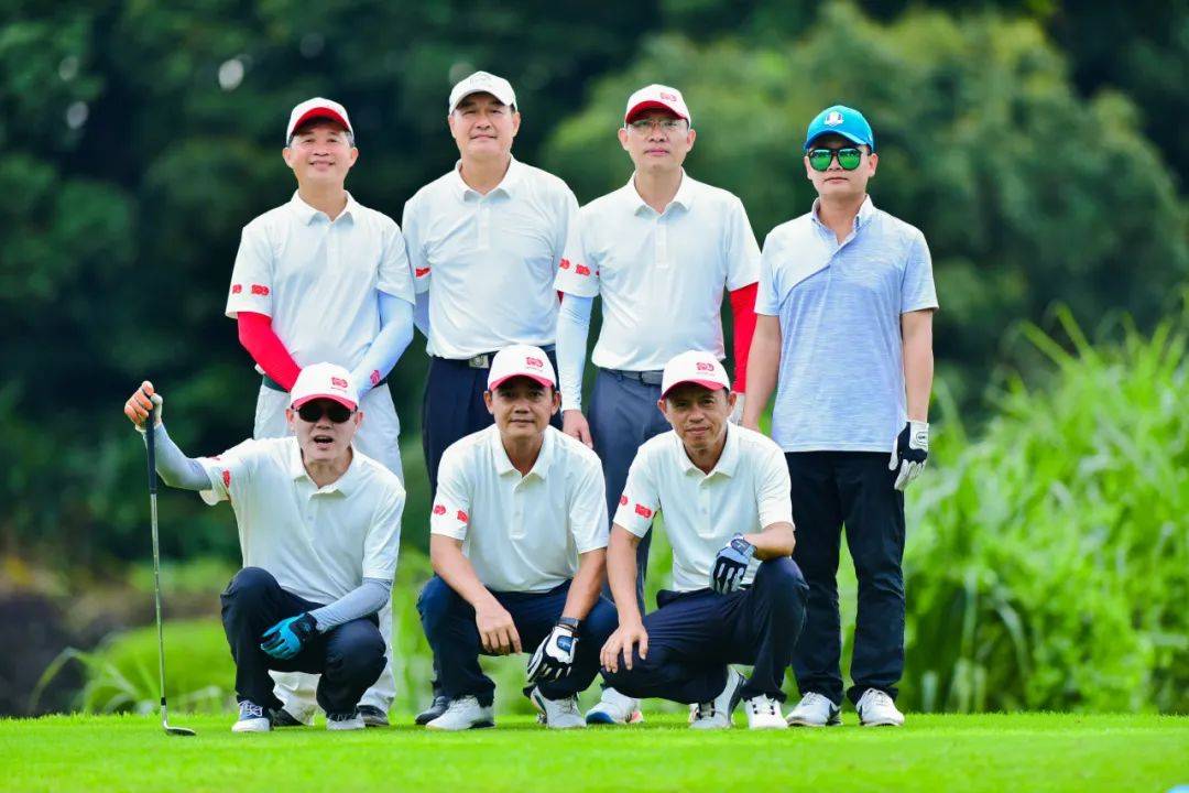 包含场面火爆!高尔夫观众席沸腾不已的词条 包含场面火爆!高尔夫观众席沸腾不已的词条